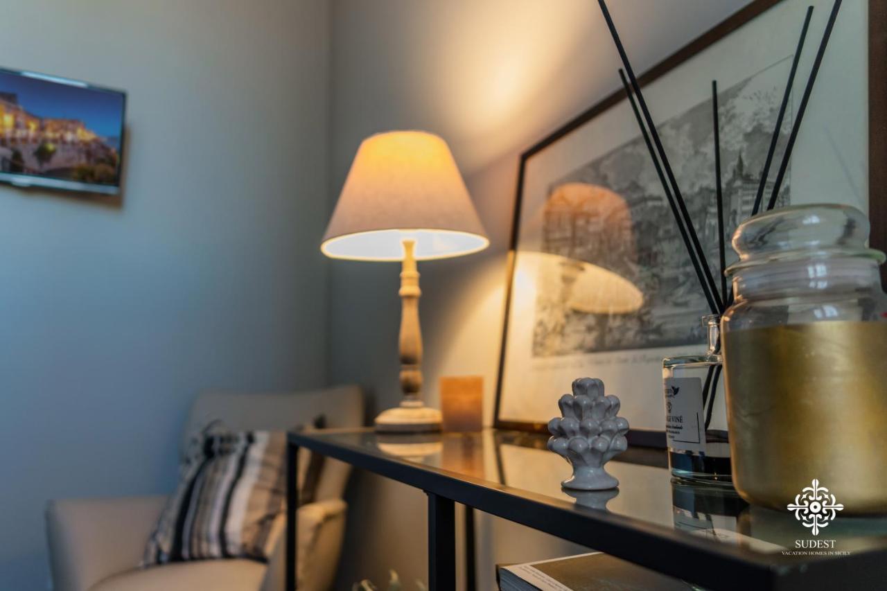 Ortigia Charming Suite Syracuse Bagian luar foto